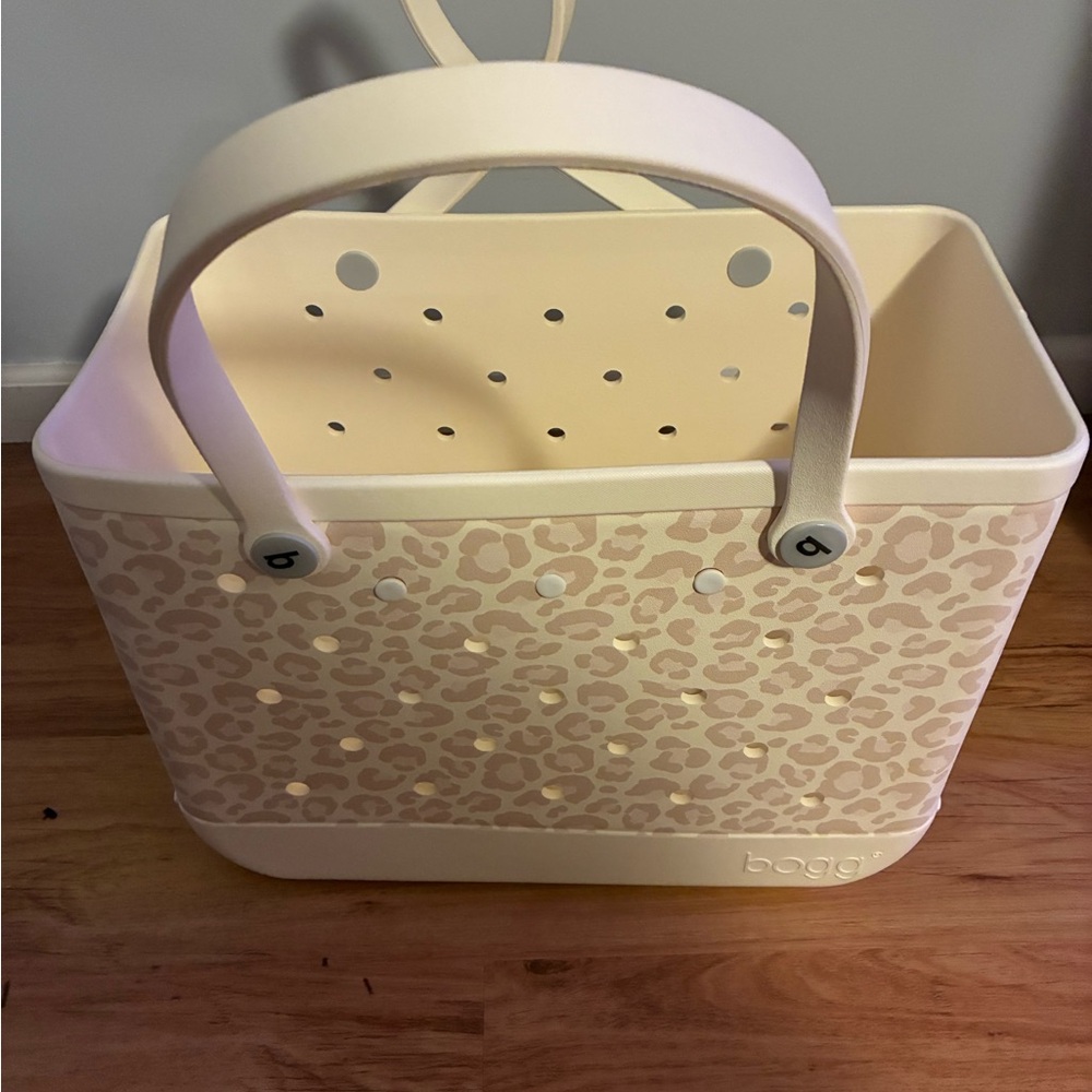 Bogg Bag Snow Leopard Large NWOT